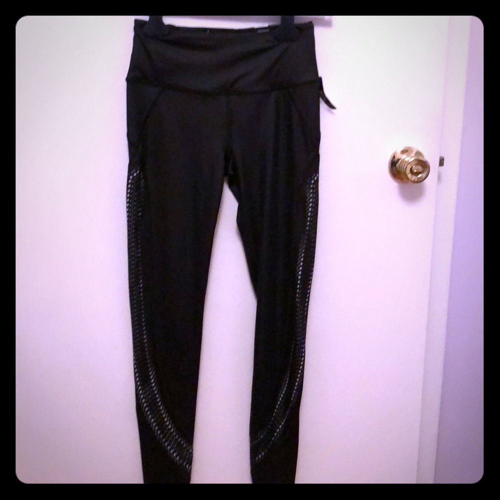 NWT Knockout right from VS